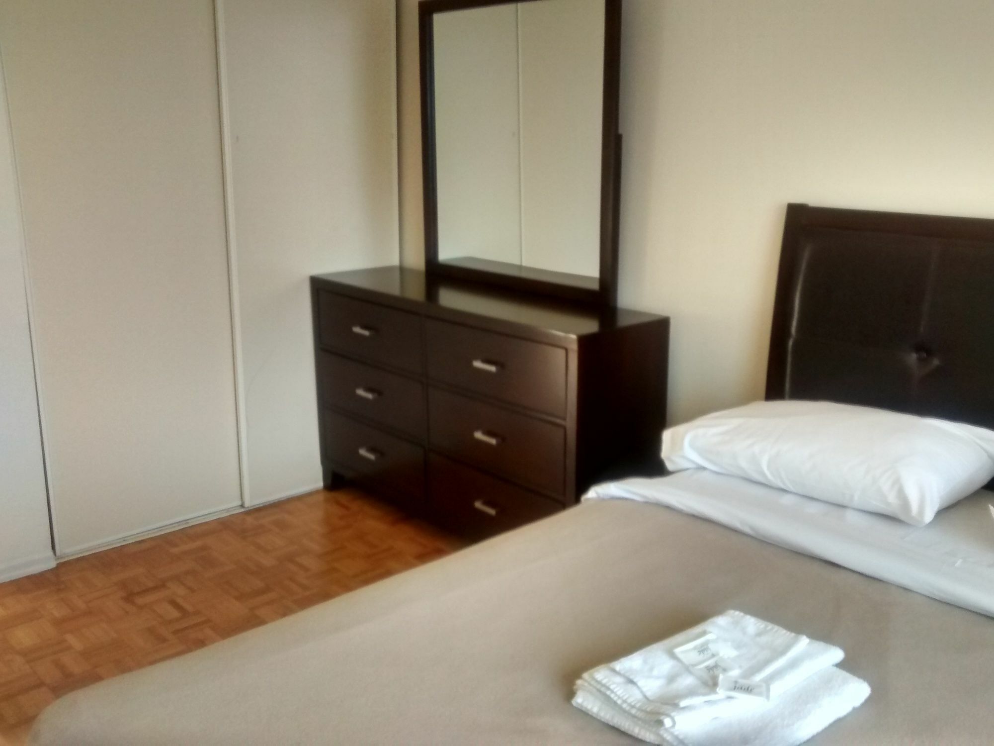 Toronto Furnished Living-Gerard Apartment ภายนอก รูปภาพ