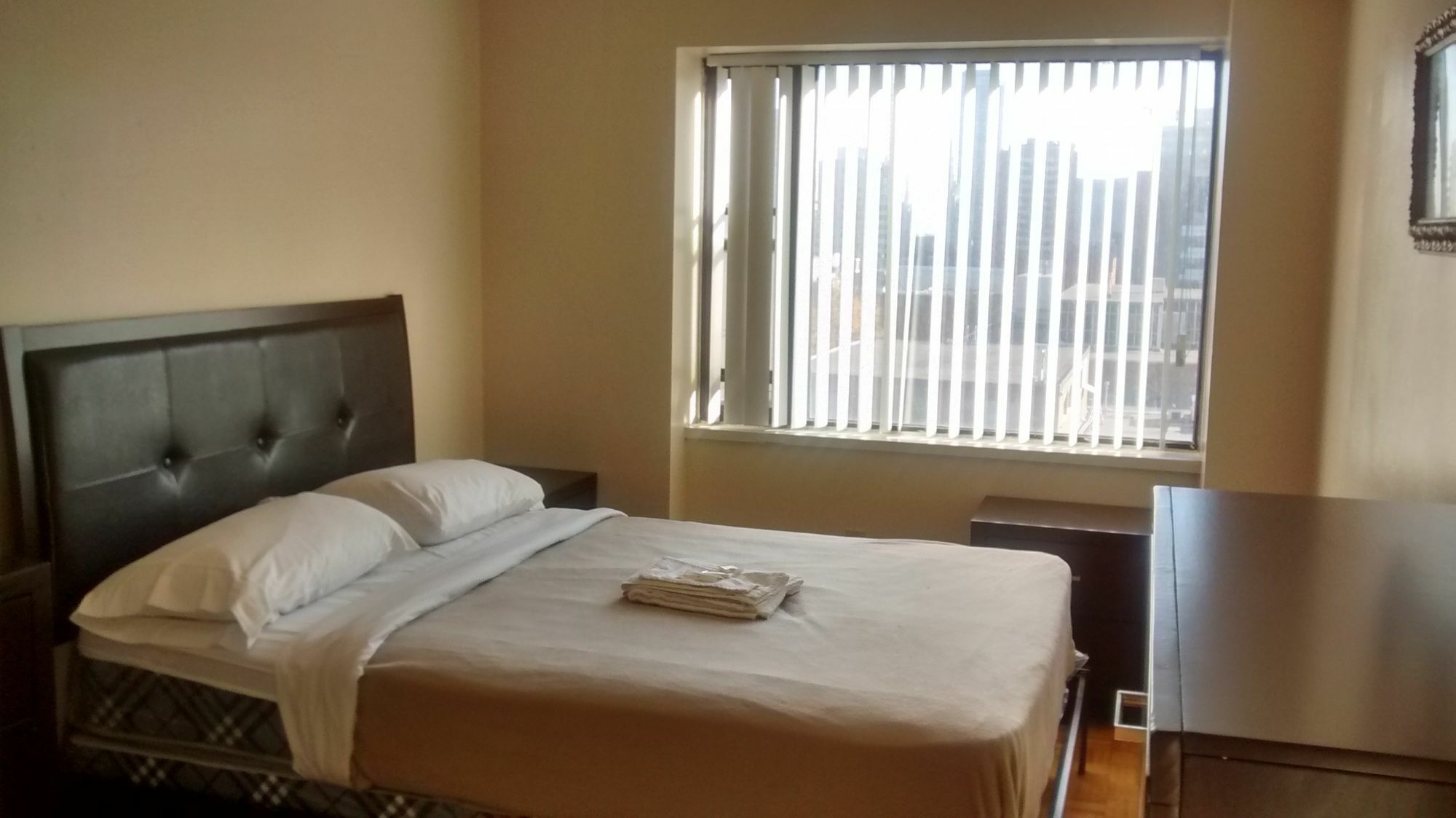 Toronto Furnished Living-Gerard Apartment ภายนอก รูปภาพ